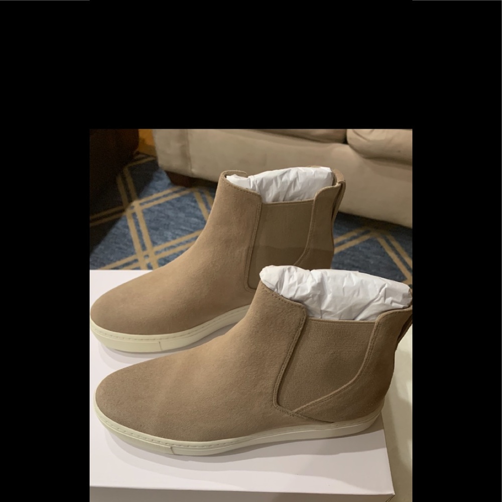 New Vince Soft Suede sneakers, very confortable .